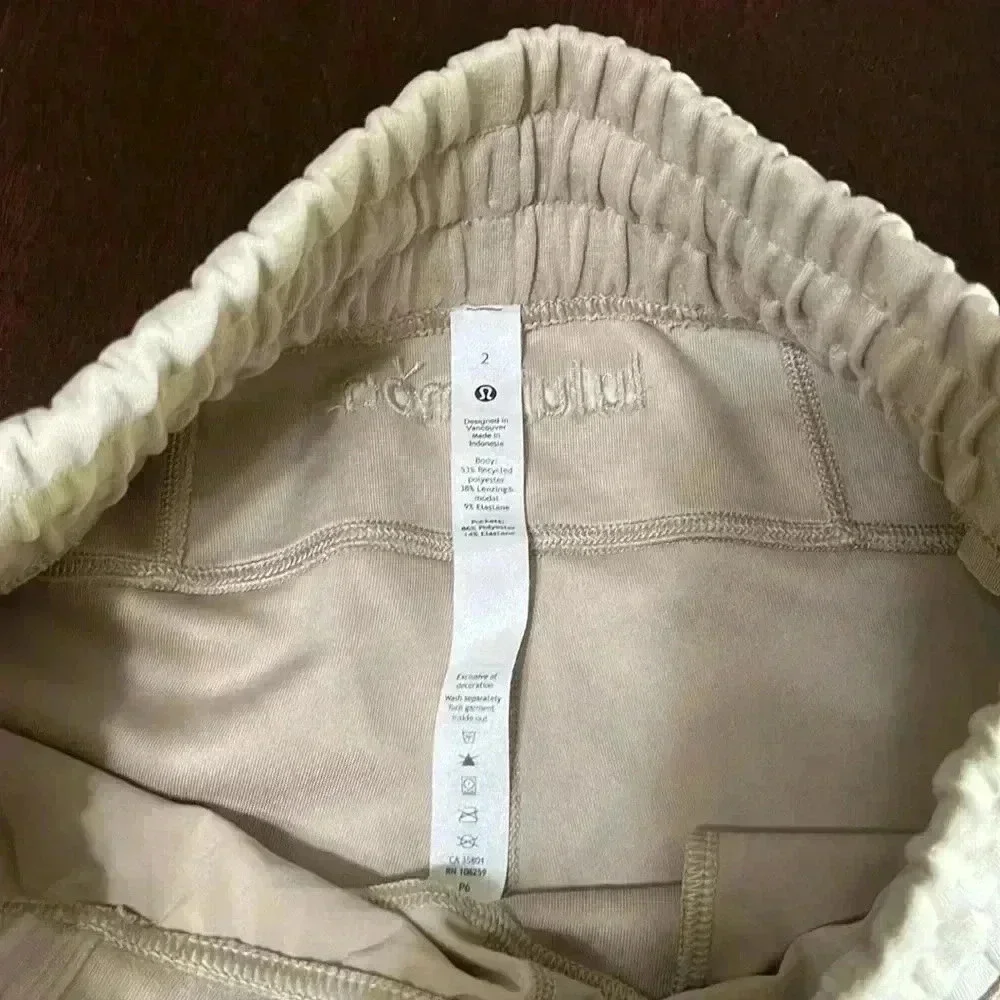 Lululemon Soft Ambitions Hi Rise Shorts in Trench 4”